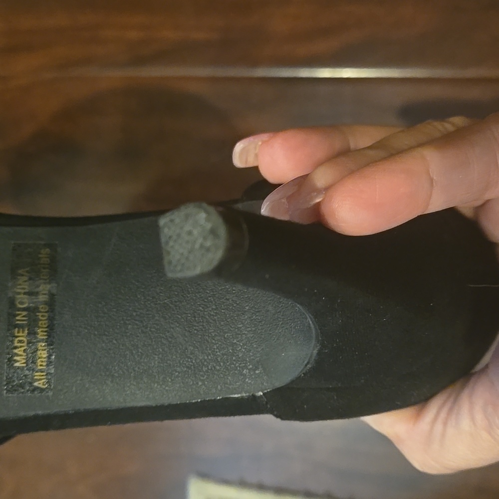 Black Women's LOW Heels - Picture 4 of 8